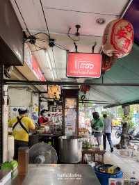 แซว ก๋วยเตี๋ยวริมทางคนแน่นย่านทองหล่อ