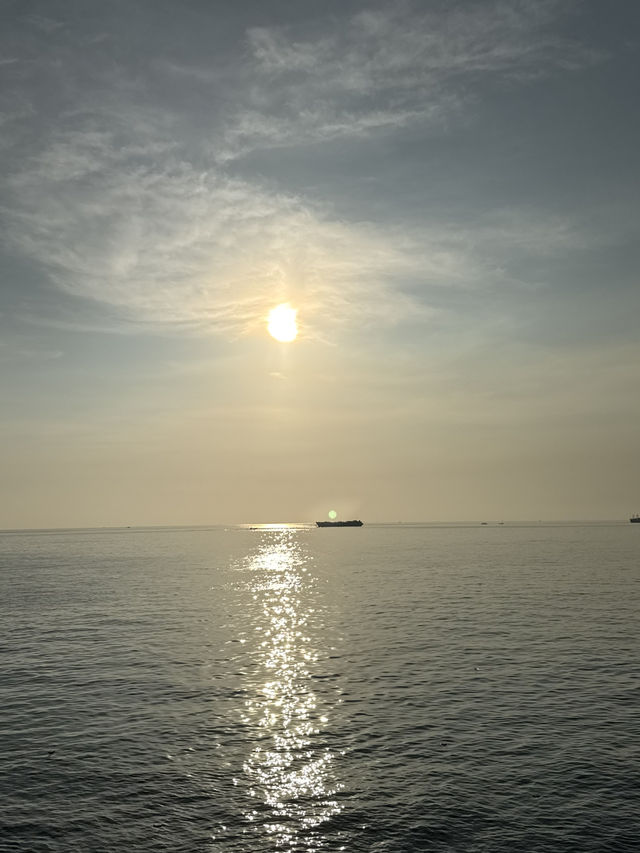 《浪漫之境：富國島親吻之橋的愛戀瞬間》