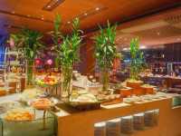 บุฟเฟ่ต์นานาชาติ 27 Bites at Radisson Blu Plaza