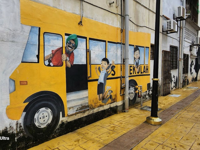 Kluang Street Art Safari: Hunting Murals & Munching Kaya Toast" 🎨🚶♀️☕