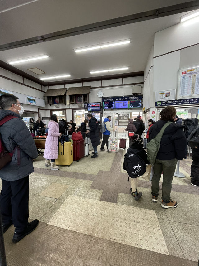【北海道】多くの外国人観光客で賑わう・登別駅