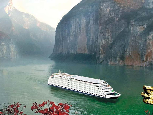 🌊 Yangtze River Cruise: Pandas, Pagodas & the World’s Most Dramatic Toilet View! 🚢
