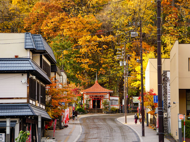 🍁 錦の渓谷！「定山渓温泉」の紅葉は圧巻の美しさ