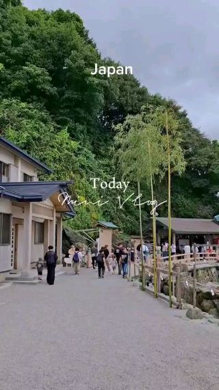 #4月好去處2025
「牽手走過歲月的海🌊💑
位於三重縣的【夫婦岩】，是我們今天造訪的浪漫景點！這對海上的奇岩象徵夫妻之間的羈絆與愛情💕，遠遠望去，連結兩岩的注連繩（しめなわ）彷彿訴說著“同心同行”的承諾。

清晨的陽光灑在岩石上，還能見到壯麗的日出從海平面升起，這裡真的不愧是祈願夫妻和睦、家庭幸福的神聖之地✨。順便還去了附近的二見興玉神社，感受了滿滿的祝福與靜謐氛圍。🙏下次再來，也想帶更多家人一起共享這份美好。

在自然與傳統中找回初心，這樣的旅程讓人感動不已。」

標籤
#三重縣旅行 #夫婦岩 #二見興玉神社 #日本神社 #夫妻羈絆 #日本自然美景 #浪漫旅行 #神聖之地 #夫妻日記 #夫婦旅遊 #三重必去景點 #祈願幸福 #治癒系旅行 #日出美景
