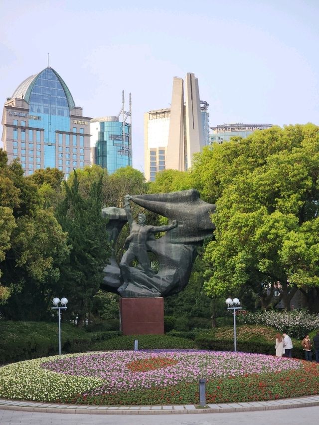 เที่ยว The Bund ชมหอไข่มุก
