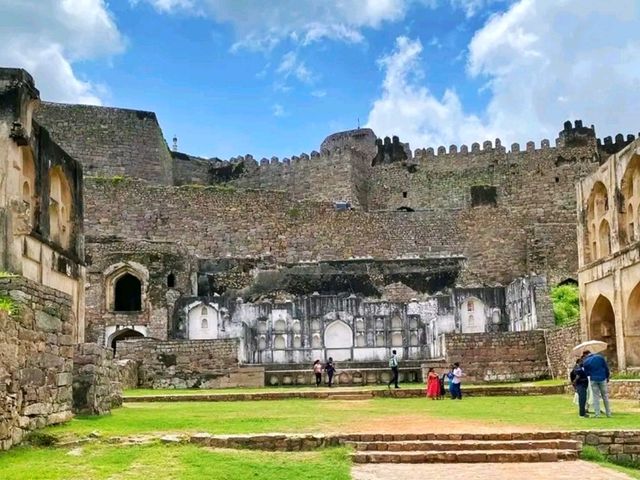 Unveiling the Secrets of Golconda Fort – A Walk Through Timeless Grandeur