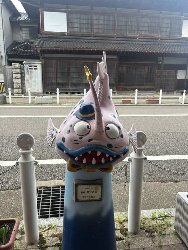  冰見市商店街：忍者小精靈的打卡熱點🗡️✨