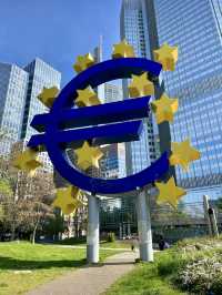 A Solo Day in Frankfurt – History, High-Rises & Schnitzel!