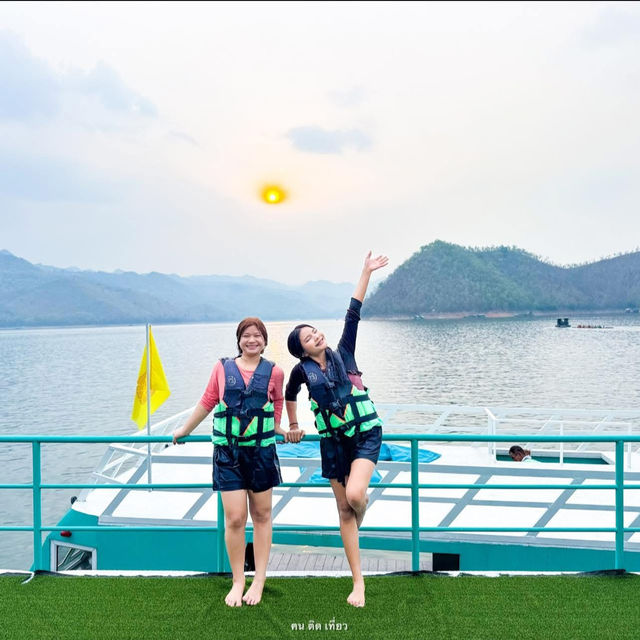 พักแพเขื่อนศรีนครินทร์ ล่องแพเปียก เล่นสวนน้ำ