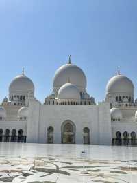 A Peaceful Walk in Abu Dhabi – Marble, Light & Quiet Grandeur