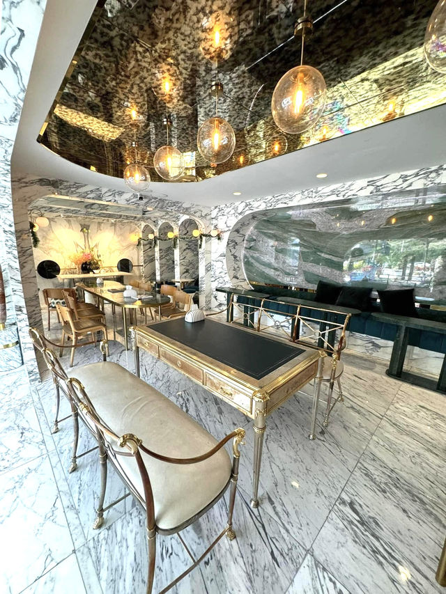 A café crafted from stone and soul — com