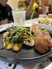 🍽 "Hidden Gem Near the Runway: JOMO Eatery Shines!" 🍰
