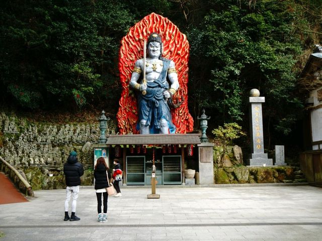 ไหว้พระ Nanzoin Temple , Fukuoka, Japan
