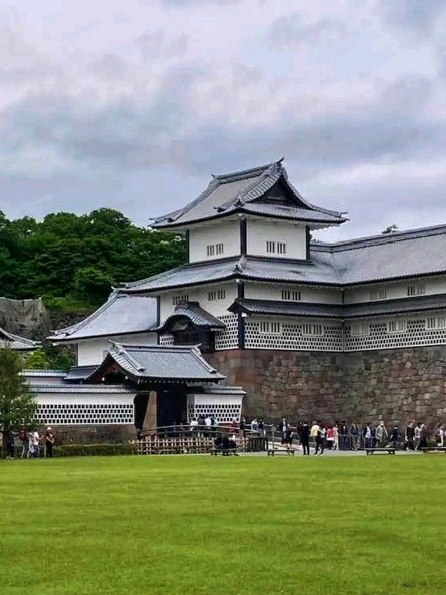 Kanazawa Castle & Kenrokuen – Timeless Beauty in the Heart of Kanazawa