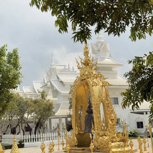 Thailand’s White Temple — Unreal Beauty ✨🏯