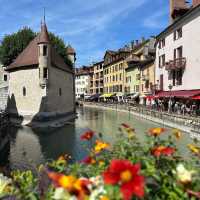 🚣‍♀️🌿 Annecy’s Canals: A Fairytale Stroll Through the "Venice of the Alps