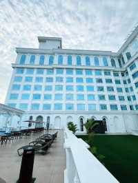 Serene City Escape: Infinity Pool Bliss at Adimulia