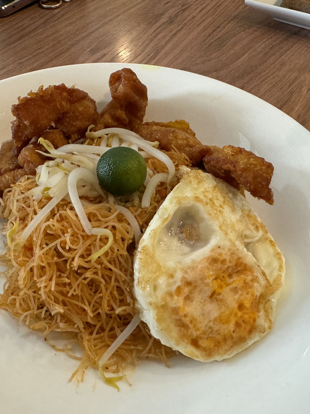 Kuu Comforts: Where Local Favourites Meet Café Chic in Eco Botani