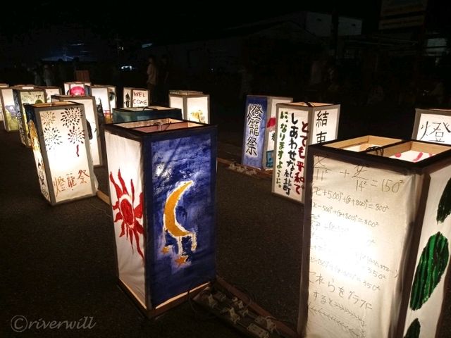 【三重県】夜空を飾る孔雀の舞「きほく燈籠祭」