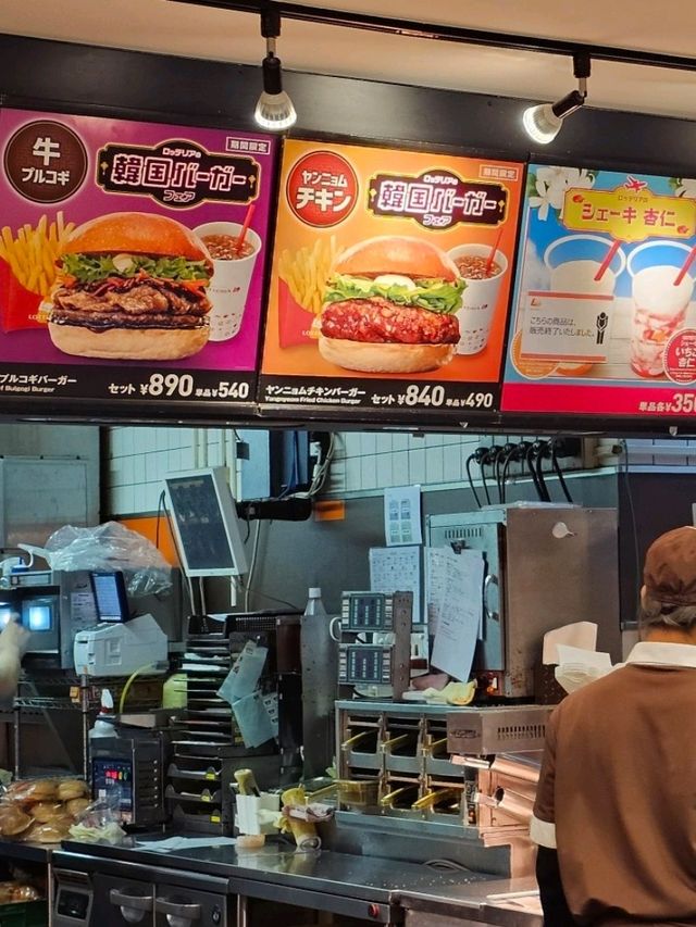 🍔 富山電鐵站內的異國風味驛站：日韓限定 Lotteria 樂天利