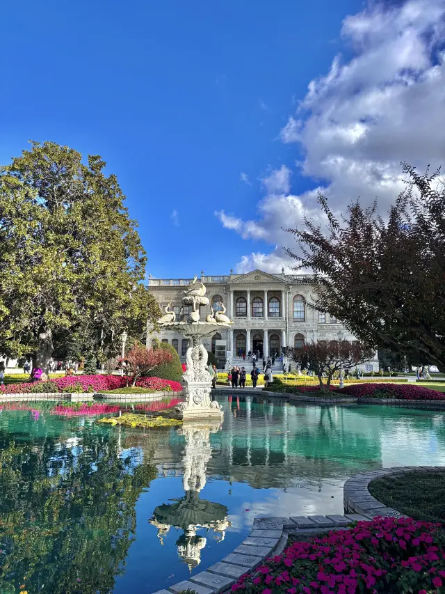 Visit the Dolmabahçe Palace in Türkiye