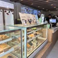☕ Coffee, Chill & Sweet Moments at Daily Coffee Kuantan! 🍰