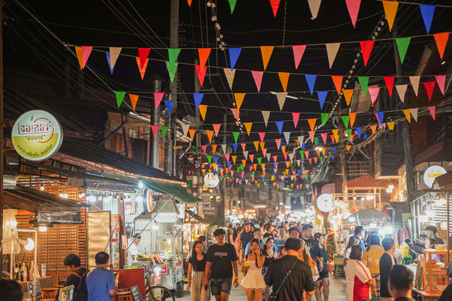 เที่ยวถนนคนเดินเชียงคานหน้าฝน ของกินฉ่ำ