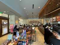 ☕️🇻🇳 Starbucks at West Lake – A Quiet Corner with a Surprisingly Busy Crowd