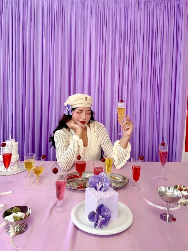 Quán cà phê với concept chụp hình sinh nhật mới lạ, không đụng hàng 🎂🎉💜❤️