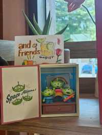 Groggy and friends coffee roaster : Sriracha