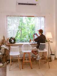 Calin Cafe คาเฟ่บ้านสีขาวในสวน ที่น่ารักมาก