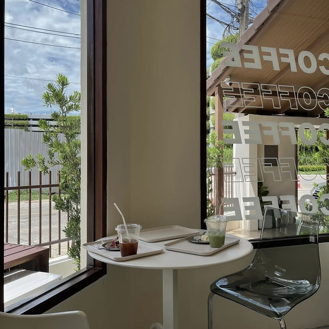 📍 Candlery House Café – Phuket  🕰️ เวลาเปิด–ปิด 