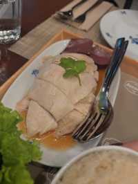 ข้าวมันไก่มณเฑียร : ห้องอาหารเรือนต้น 