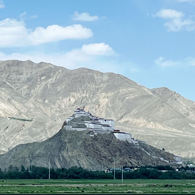 🌄 「扎什倫布寺短評：後藏聖地的信仰與藝術瑰寶」