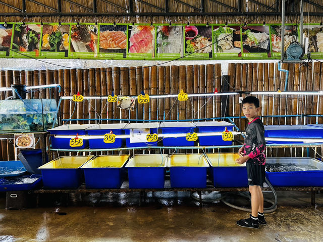 ร้านอาหารหมึกเมาคลื่น หาดกระทิงลาย