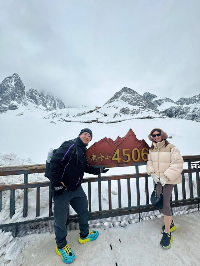 White Silence: The Beauty of Yu Long(Jade Dragon Snow Mountain)