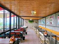 ร้านพิซซ่าท่ามกลางวิวภูเขา