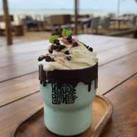 Glass House BOHO – บีชคาเฟ่โบฮีเมียนสุดฮิต 