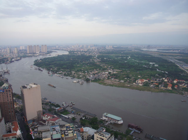 🌇 Golden Hour at Saigon Skydeck – A Sunset to Remember