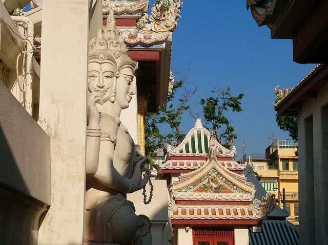 วัดบวรนิเวศ..วัดที่มีพระประธาน 2 องค์