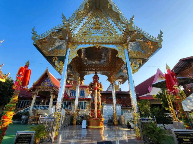 พามาสักการะ ท้าวเวสสุวรรณศักดิ์สิทธิ์เมืองแปดริ้ว