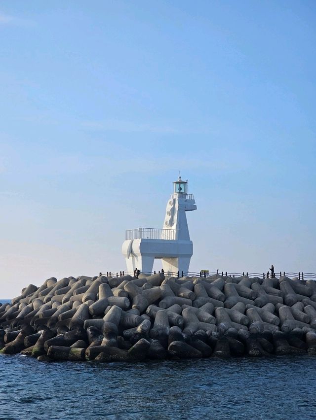 🌊 Iho Beach, Jeju – Where the Sky Meets the Sea 🌅
