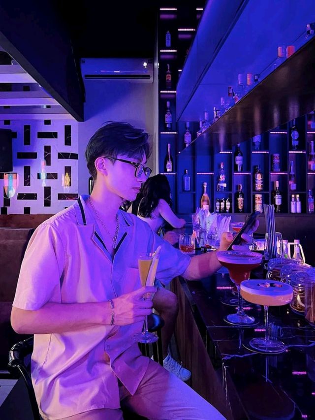 DB Cocktail Lounge