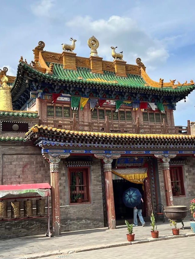 📿 席力图召 Xilituzhao Temple – Hohhot’s Grand Lama Temple Across from Dazhao