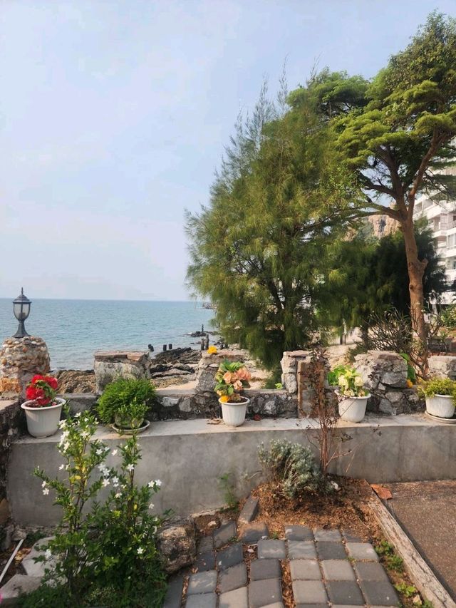 Hidden Lab Café – คาเฟ่ลับบนเขาสามมุข วิวสวย