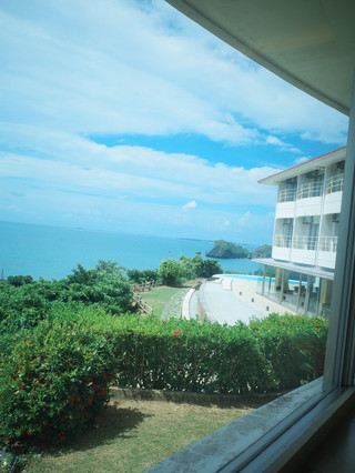 Okinawa Seaview Hotel Easily sit in a room with more beautiful than #Wanzamoo #natural views Two minutes to the natural Sanlian beach