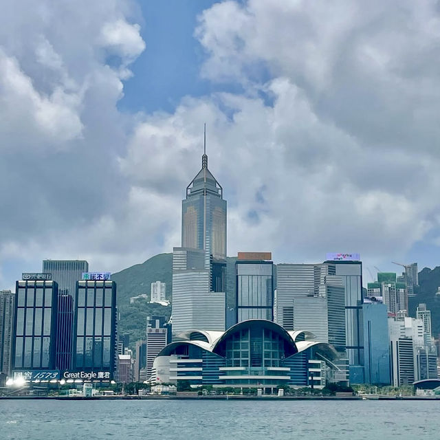 圧巻の夜景に息を呑む！世界屈指のウォーターフロント「ヴィクトリア・ハーバー」🇭🇰