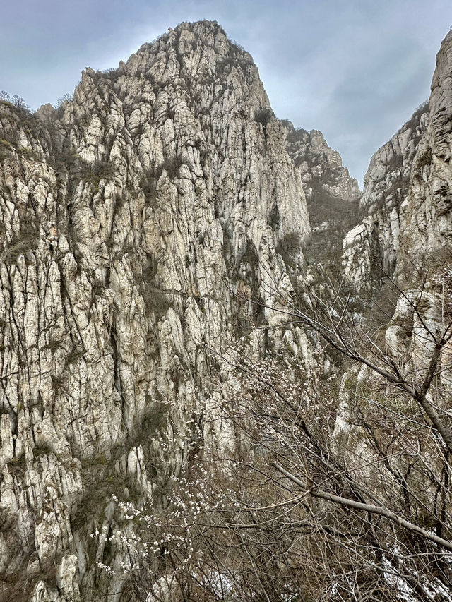 Portal to the Hidden Realm – Step Through the Stone Gate of Sanhuangzhai