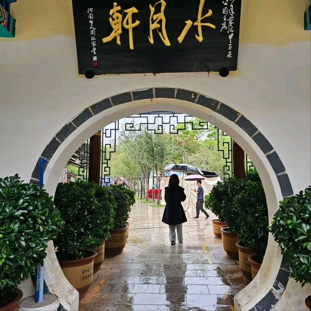 Chilling Out at Cuihu Park, Kunming City