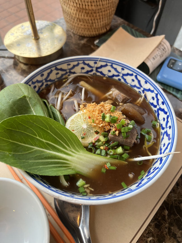 서울 서촌에 숨어있는 태국 현지 감성 충만한 맛집, **알로이막막 (Aloey Mag-Mag